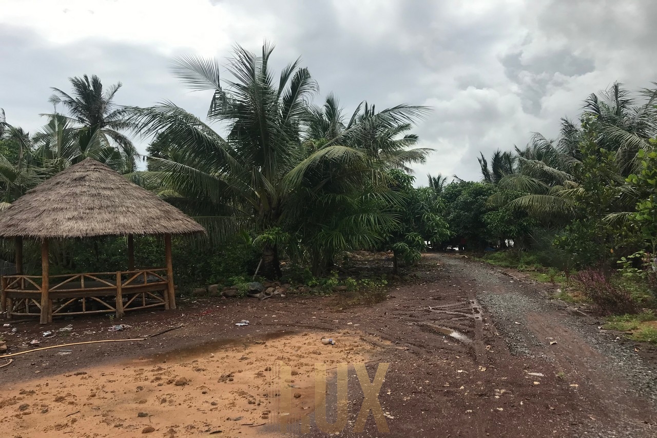 LOVELY RIVERSIDE LAND FOR SALE ON FISH ISLAND, KAMPOT Apartment